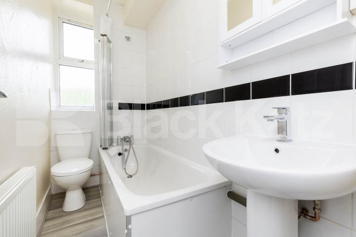 Newly refurbished 1 bedroom property close to Stoke Newington Overground Stamford Hill, Stoke Newington